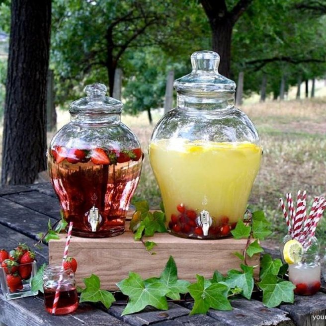 Sangria punch, iced tea or lemonade, make your drinks the stars of all your parties.  Perfect for easy serving Equipped with a spigot for easy refilling of drinks  Glass dispenser with spigot and lead for easy refill Do not transport when dispenser is full  12L Hand wash  >>£63.75